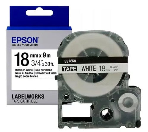 Cinta Epson LK-5WBN de 18mm de ancho y 9 metros de largo, empaque original, foto caja y rollo acrílico que muestra el contenido, fondo blanco.