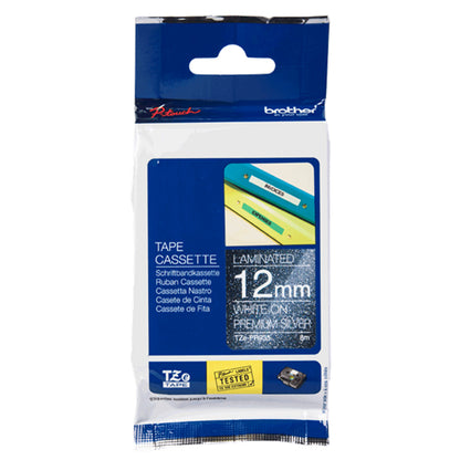 Cinta Brother TZE-PR935 adhesiva color plateado letras blancas empaque